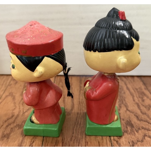 Vintage Asian Japanese Boy & Girl Ceramic Let's Kiss Bobblehead Red Black - Picture 6 of 8